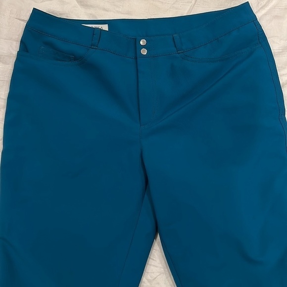 Annika C23 Cutter & Buck Shorts Size 10 - Picture 2 of 4